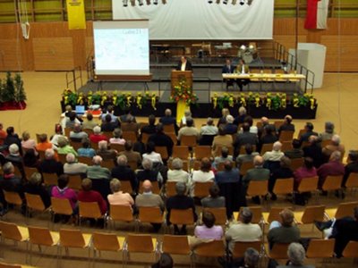 Ein Bild von einer Gemeindeversammlung