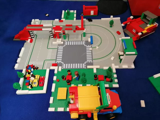 Legolandschaft mit Straßen und Autos