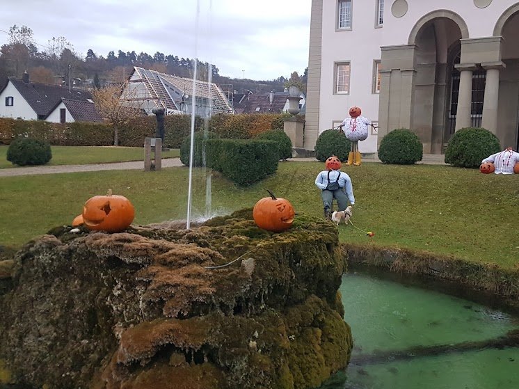 Schlossgarten an Halloween