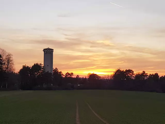 Wasserturm bei Sonnenuntergang